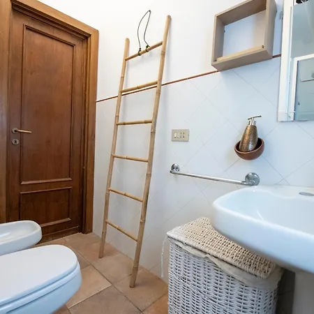 Appartement 231b- Casa Sant'ambrogio Vista Mare, 2 Chilometri Dal Centro Di E Dal Mare *