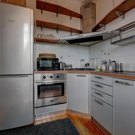 231b- Casa Sant'ambrogio Vista Mare, 2 Chilometri Dal Centro Di E Dal Mare Appartement *