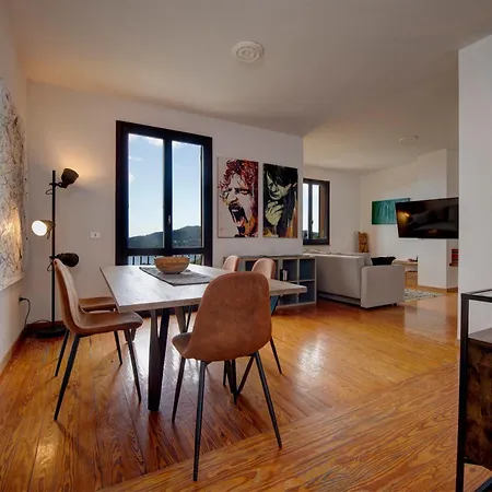 231b- Casa Sant'ambrogio Vista Mare, 2 Chilometri Dal Centro Di E Dal Mare *